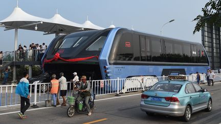 &nbsp; (Bus anti-bouchon testé à Qinhuangdao en Chine © CHINE NOUVELLE/SIPA)