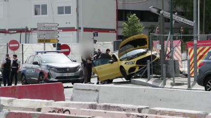 Un conducteur de 17 ans a perdu la vie mardi 27 juin après un refus d’obtempérer. Selon les sources policières, le véhicule aurait foncé vers les policiers. (franceinfo)