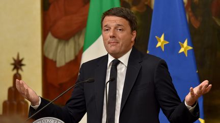 Matteo Renzi, Premier ministre italien, lors de l'annonce de sa démission, le 5 décembre à Rome. (ANDREAS SOLARO / AFP)