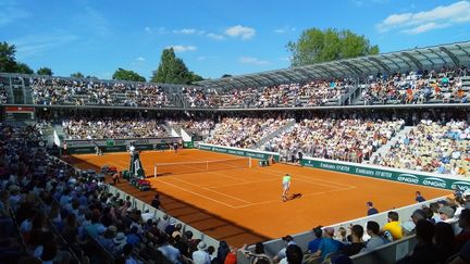 Le court Simonne-Mathieu, situé dans les serres d'Auteuil. (JEAN-PIERRE BLIMO / FRANCEINFO)