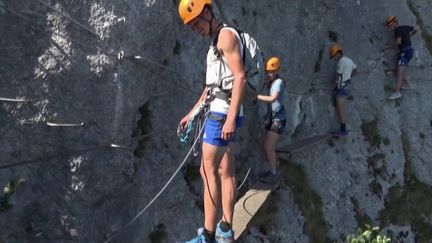 Les frissons de l'été : la via ferrata, le vertige des falaises