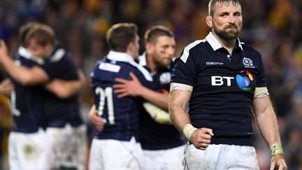 Le capitaine écossais John Barclay célèbre la victoire contre l'Australie, à Sidney. 