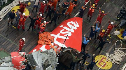  (La queue de l'avion d'AirAsia a été retrouvée. © Reuters)