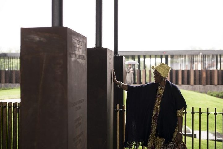 Mémorial en hommage aux Noirs lynchés (Montgomery USA, avril 2018)
 (Bob Miller / GETTY IMAGES NORTH AMERICA / AFP)