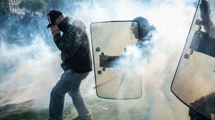 An intervention by police officers during a May 1 demonstration.  (Illustrative photo).  (AFP)