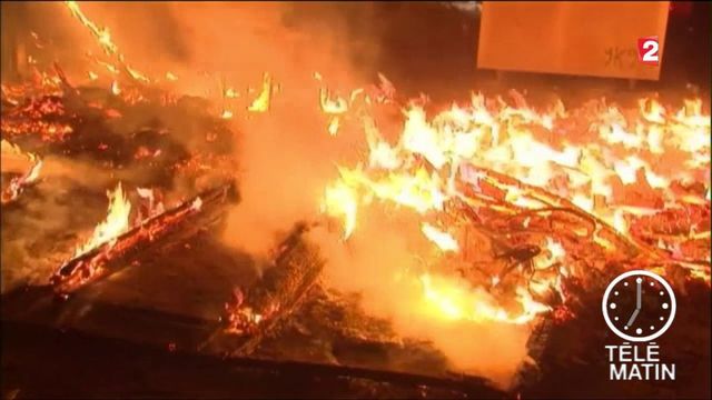 VIDEO. Incendies dans la "Jungle" de Calais : explosions de bouteilles de gaz