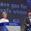 La présidente de la Commission européenne, Ursula Van der Leyen, et le vice-président, Frans Timmermans, lors d'une conférence de presse, à Bruxelles, mercredi 20 juillet 2022.&nbsp; (JOHN THYS / AFP)