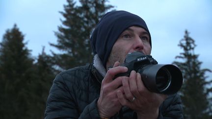 Nicolas Gascard publie un nouveau livre de photographies sur le massif du Jura.&nbsp; (S.Schories / France Télévisions)