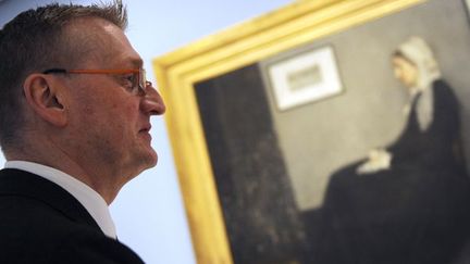 Le président du musée d&#039;Orsay, Guy Cogeval, devant une toile de Whistler
 (DOMINIQUE FAGET / AFP)