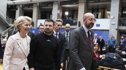 Ukrainian President Volodymyr Zelensky with Ursula von der Leyen and Charles Michel at the European Parliament in Brussels on February 9, 2023 (NICOLAS LANDEMARD / LE PICTORIUM / MAXPPP)