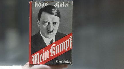 "Mein Kampf" présenté  durant  une conference à Nuremberg, Allemagne 24 avril 2012 
 (Lennart Preiss/AP/SIPA)