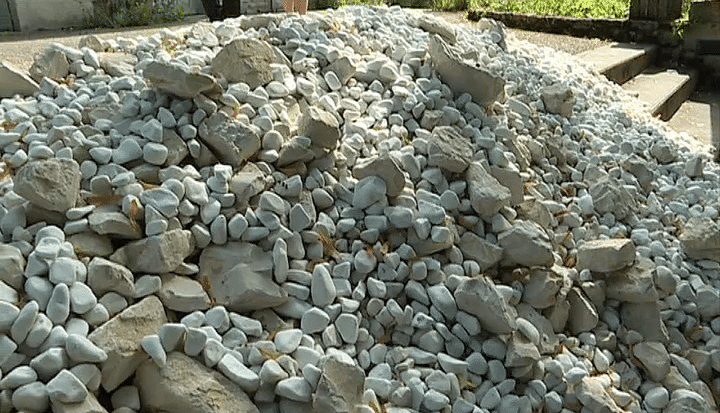 Riverbed /Stone Piece- Yoko Ono
 (France 3 / Culturebox )