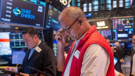 Des traders à la Bourse de New York, le 5 août 2024. (SPENCER PLATT / GETTY IMAGES NORTH AMERICA / AFP)