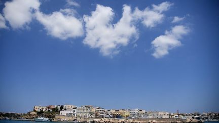 L'île de Lampedusa, au sud de la Sicile, photographiée le 5 août 2022. (FILIPPO MONTEFORTE / AFP)