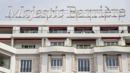 La façade l'hôtel Majestic à Cannes (Alpes-Maritimes), le 7 mai 2018. (VIANNEY LE CAER / AP / SIPA)