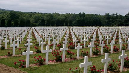  (Le Tour est passé devant l'ossuaire de Douaumont qui compte plus de 16.000 tombes © RF/BS)