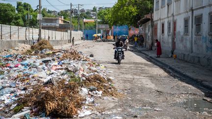 Auf einer Straße in der Hauptstadt Port-au-Prince (Haiti), 20. August 2024. (CLARENS SIFFROY / AFP)