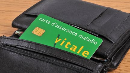 L'application carte Vitale est désormais disponible sur smartphone dans huit départements. (RICHARD VILLALON / MAXPPP)