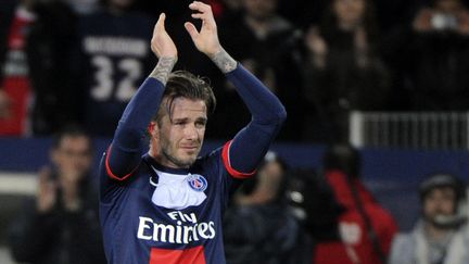 David Beckham en larmes, le 18 mai 2013, au parc des Princes pour son dernier match avant la retraite. (FRED DUFOUR / AFP)