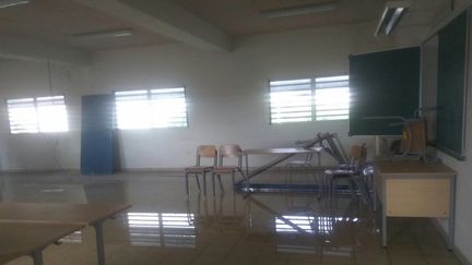 Une salle de classe fermée dans le lycée du quartier de La Savane à Saint-Martin, le 6 novembre 2017, deux mois après le passage de l'ouragan Irma. (LAURENT BAYLY)