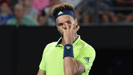 Jo-Wilfried Tsonga, le 19 janvier 2018, à l'Open de tennis d'Australie, à Melbourne. (WILLIAM WEST / AFP)