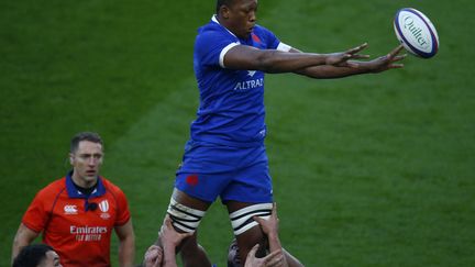 Le&nbsp;troisième ligne tricolore Cameron Woki, lors de la finale de la Coupe d'automne des nations face à l'Angleterre, le 6 décembre 2020. (ACTION FOTO SPORT / NURPHOTO / AFP)