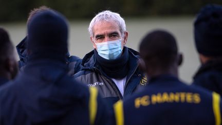 Le premier entraînement de Raymond Domenech avec les joueurs du FC Nantes, mercredi 30 décembre 2020. (LOIC VENANCE / AFP)