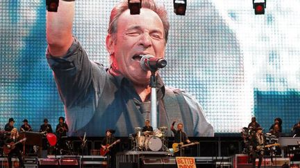 Bruce Springsteen en concert le 26 juin 2013 au Molinon stadium de Gijon, dans le nord de l'Espagne
 (CESAR MANSO / AFP)