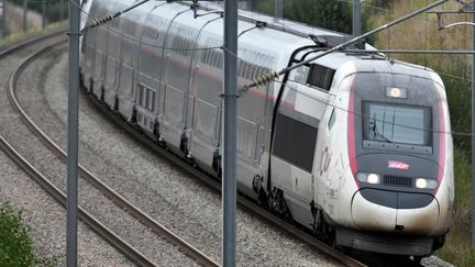 Un TGV sur la ligne Paris-Rennes, à Courtalain, le 10 septembre 2024. (JEAN-FRANCOIS MONIER / AFP)