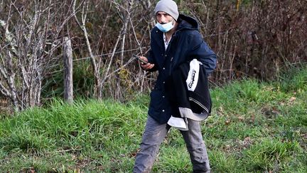 Cédric Jubillar, le mari de Delphine Jubillar, lors d'une opération de recherches dans les bois de Milhars (Tarn), le 23 décembre 2020. (FRED SCHEIBER / AFP)