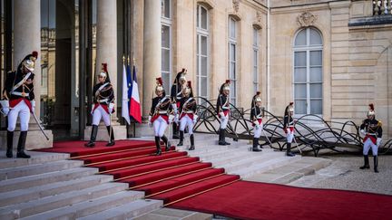 La façade du palais de l'Elysée, à Paris, le 14 octobre 2024. (XOSE BOUZAS / HANS LUCAS / AFP)