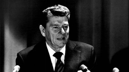 &nbsp; (Le 5 août 1981, Ronald Reagan licenciaient 11.359 contrôleurs aériens pour mettre fin à leur grève © Maxppp)