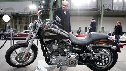 La moto Harley-Davidson offerte au pape Fran&ccedil;ois mise aux ench&egrave;res &agrave; Paris par la maison de ventes Bonhams, le 5 f&eacute;vrier 2014. (FRANCOIS GUILLOT / AFP)