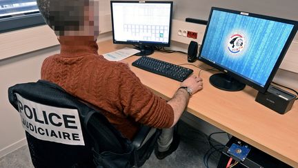 Une brigade spécialisée dans la lutte contre la cybercriminalité à Lyon, le 18 février 2020. (ST?PHANE GUIOCHON / MAXPPP)