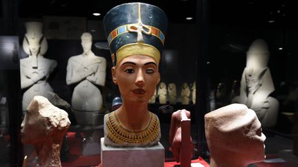 &nbsp; (Réplique d'un buste de Néfertiti. Des archéologues espèrent avoir retrouvé sa tombe derrière celle du pharaon Toutankhamon. © Maxppp)