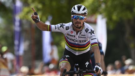 Julian Alaphilippe savoure son succès sur la première étape du Tour de Wallonie au mur de Huy, le 23 juillet 2022. (JOHN THYS / AFP)