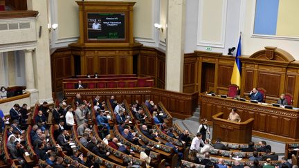 Le Parlement ukrainien, la Rada, en séance, le 8 octobre 2021, à Kiev. (STRINGER / SPUTNIK / AFP)