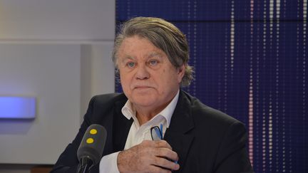 Gilbert Collard, député FN du Gard, était l'invité de franceinfo lundi 19 mars. (JEAN-CHRISTOPHE BOURDILLAT / RADIO FRANCE)