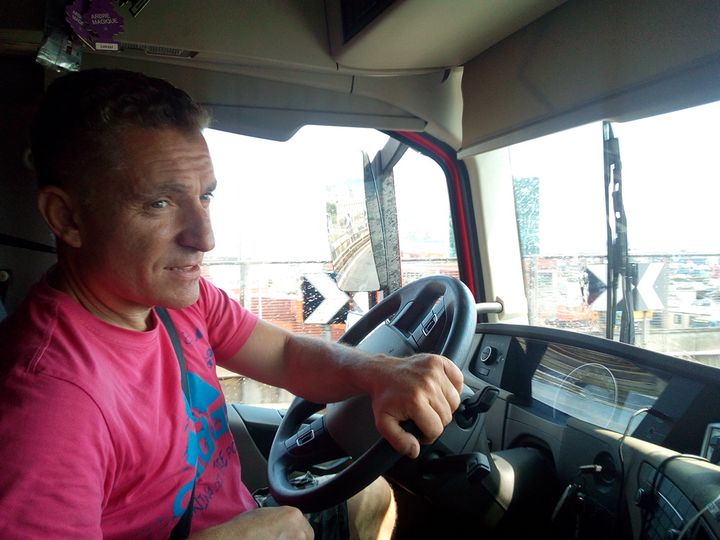 Roberto est transporteur routier. Il a emprunté des milliers de fois le pont Morandi.&nbsp; (Evan Lebastard / RADIO FRANCE)