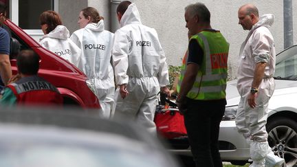 Cinq personnes, dont le forcen&eacute;, sont mortes dans une prise d'otages le 4 juillet 2012 &agrave; Karlsruhe, dans le sud-ouest de l'Allemagne. (DANIEL ROLAND / AFP)