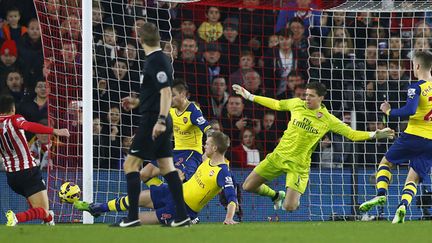 Szczesny coupable sur le deuxième but de Southampton, oeuvre de Tadic