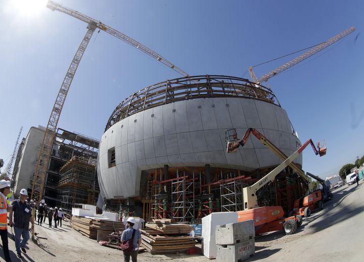 En septembre 2017, pendant une présentation des travaux du musée des Oscars, à Los Angeles (MIKE NELSON / EPA)