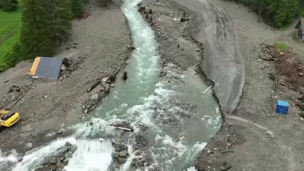 La vallée de la Vésubie (Alpes-Maritimes) est à nouveau frappée par les intempéries, après la tempête Alex de 2020. Il y avait eu neuf morts. Cette fois, pas de victimes, mais des ponts ont été emportés. (France 2)