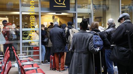 La direction de SNCF Voyages veut que le temps moyen d'attente aux guichets soit de 30 minutes maximum. (GUILLAUME GEORGES / MAXPPP)