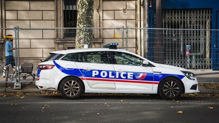 Une voiture de police à Paris, le 25 juillet 2024. (XOSE BOUZAS / HANS LUCAS / AFP)