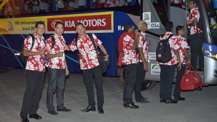 Les joueurs tahitiens lors de leur arriv&eacute;e au Br&eacute;sil, pour la Coupe des conf&eacute;d&eacute;rations, le 7 juin 2013. (DOUGLAS MAGNO / AFP)