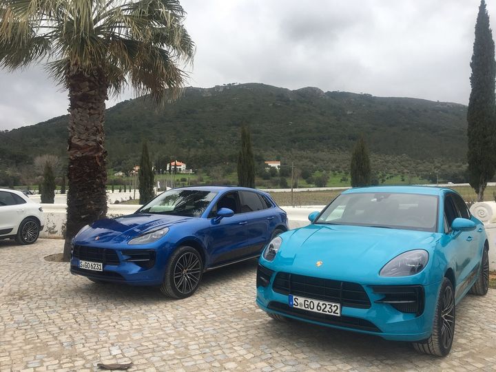 Les deux nouveaux Porsche Macan, côte à côte. (SERGE MARTIN FRANCE INFO)