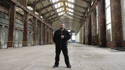 Le r&eacute;alisateur et producteur Luc Besson pose au c&oelig;ur de sa Cit&eacute; du cin&eacute;ma construite &agrave; Saint-Denis (Seine-Saint-Denis), le 29 f&eacute;vrier 2013. (STEPHANE DE SAKUTIN / AFP)