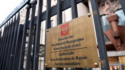 De plus en plus de pays européens décident d'expulser des diplomates russes, soupçonnés d'espionnage pour leur pays. (ALAIN JOCARD / AFP)