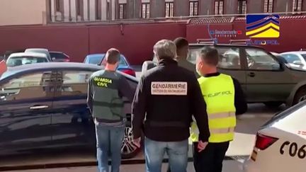 Une opération coinjointe de policiers français et espagnols a permis d'arrêter les membres d'une organisation de passeurs entre l'Espagne et la France. (FRANCEINFO)